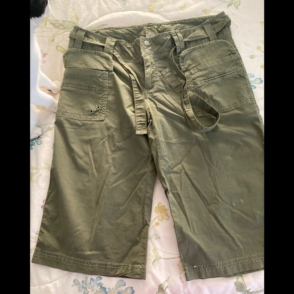 Old navy olive green cargo shorts